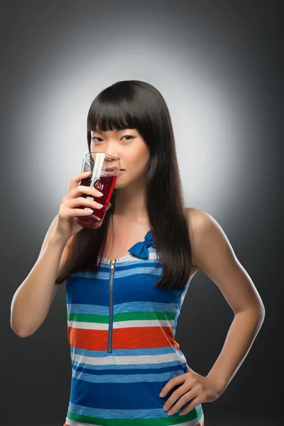 Asian woman and juice — Stock Photo, Image