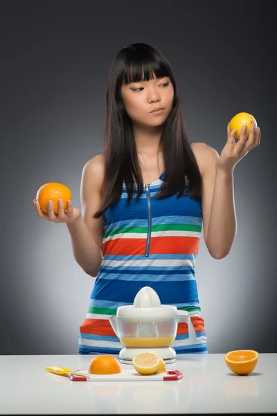 Asian woman and juice — Stock Photo, Image