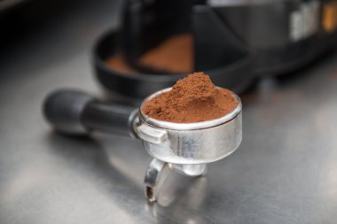 barista ve kahve makinesi