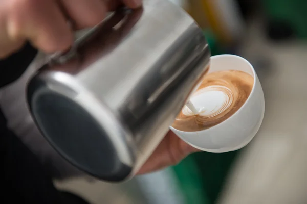 Barista beim Kaffee — Stockfoto