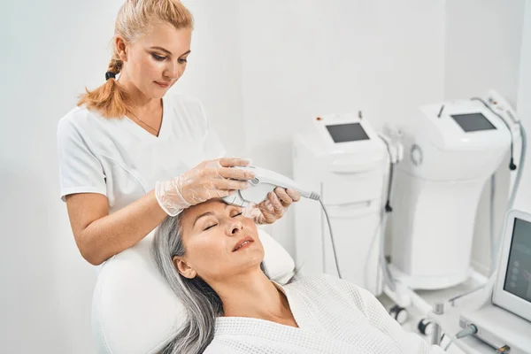 Close up of patient being on beauty procedure — Stock Photo, Image