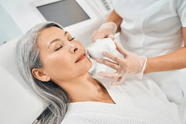 Portrait of international patient being on beauty procedure — Stock Photo, Image