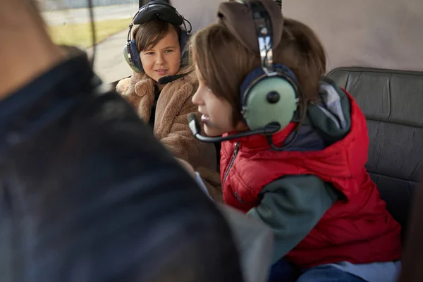 Adventurous kids going on a private aerial trip — Stock Photo, Image