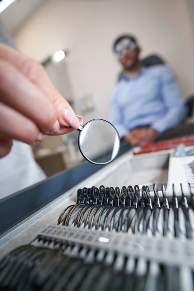 Ophthalmologist getting optical lens out of box — Stock Photo, Image