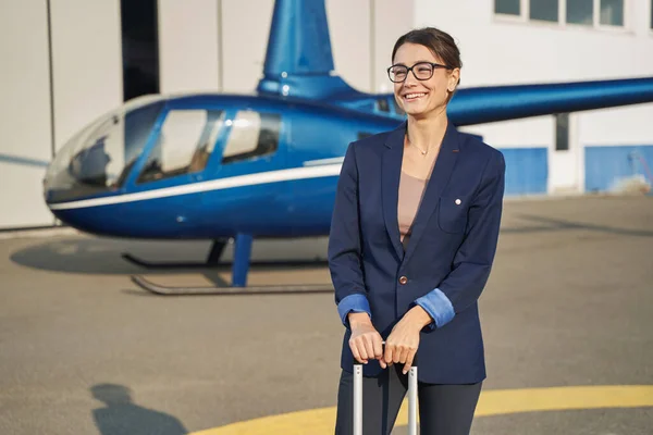 Smiling cheerful businesswoman in eyeglasses at heliport — 스톡 사진