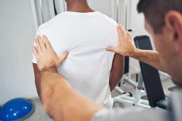 Professional physical therapist palpating patient paraspinal muscles — Φωτογραφία Αρχείου