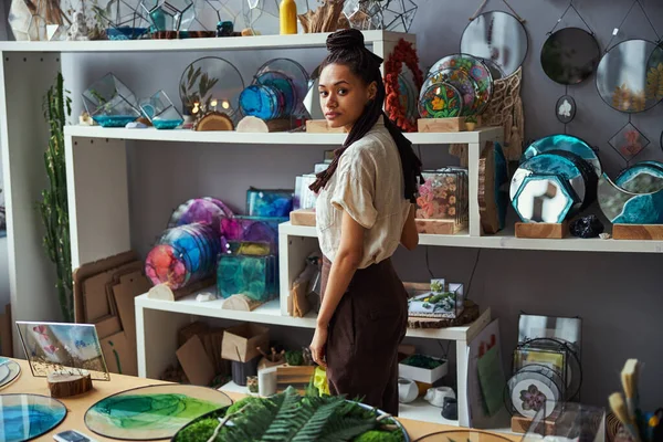 Serene professional florist standing in her workshop — Stock Photo, Image