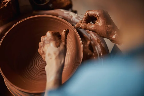 Image of process manufacturing and shaping ceramic tableware in pottery workshop — Stock Photo, Image