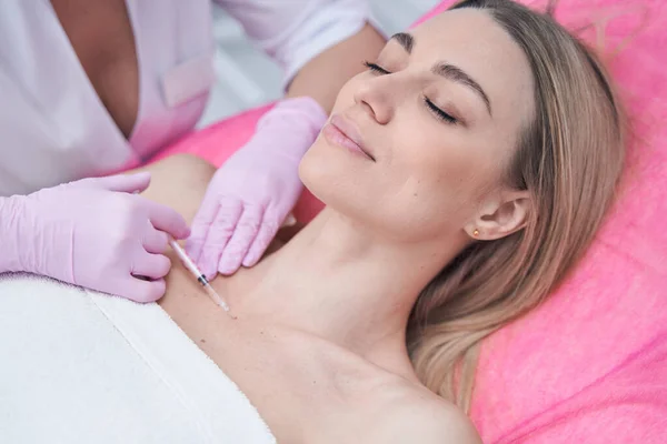 Calm patient getting subcutaneous injection into decolletage area — Stock Photo, Image