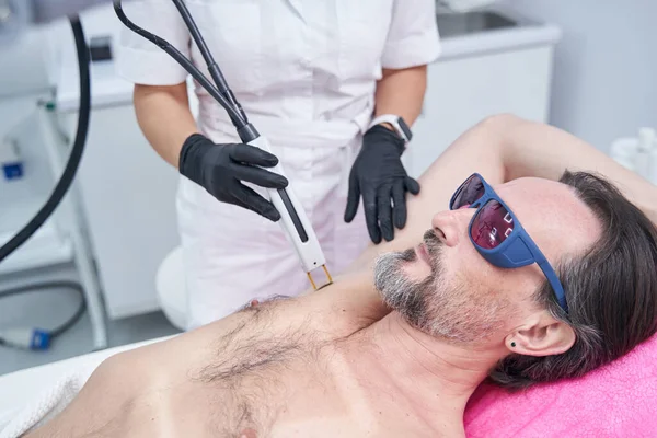 Relaxed adult man being in beauty clinic — Foto de Stock