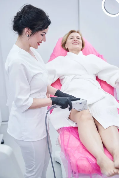 Woman receiving ultrasound lifting treatment in wellness center — Foto de Stock