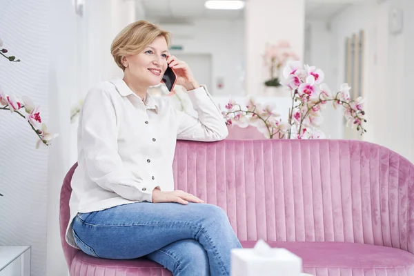 Portrait of smiling lady having pleasant conversation — Stock Photo, Image