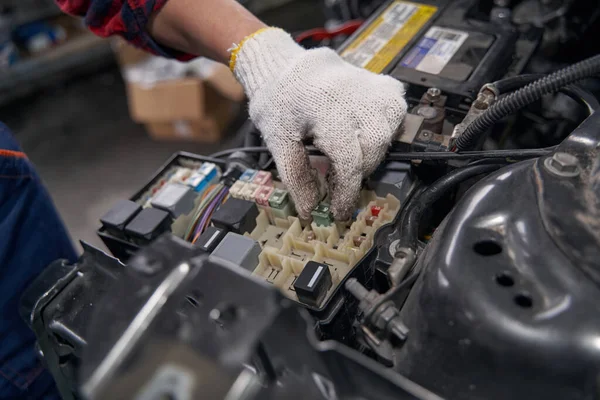 Close Female Technician Hand Work Gloves Inspecting Automobile Components Vehicle — Stock Photo, Image