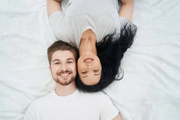Top View Smiling Young Female Male Couple Lying Bed — Stock Photo, Image