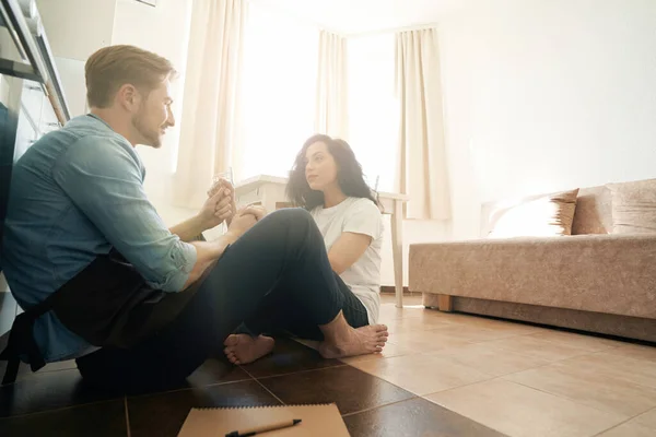 Romantic Man Woman Sitting Front Each Other Holding Hands — Stock Photo, Image