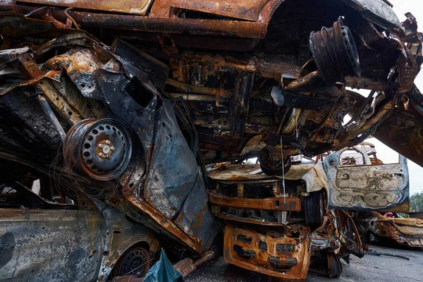 Lichamen Van Meerdere Verbrande Voertuigen Gedumpt Vuilnisbelt Vernietigd Zijn Oorlogvoering — Stockfoto