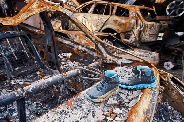 Een Paar Schoenen Ontplofte Auto Beschoten Zijn Door Russische Troepen — Stockfoto