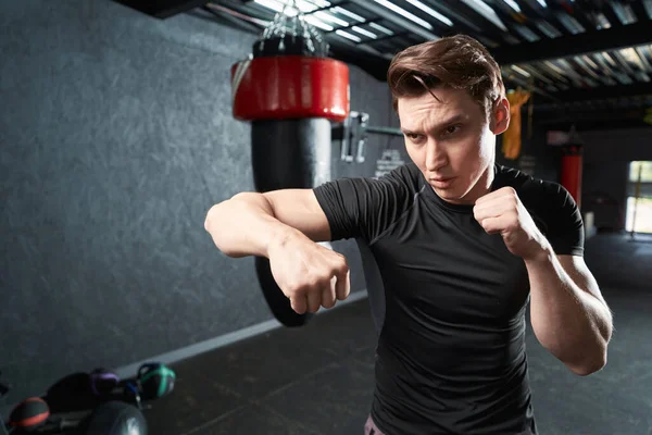 Boxer Standing Fighting Stance Throwing Hook Punches Boxing Training — Stock Photo, Image