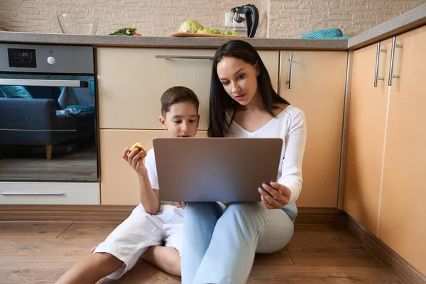 Child Staring Laptop Display While Eating Apple Learning Online Help — ストック写真