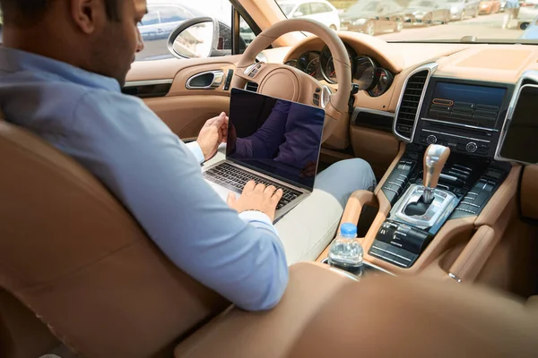 Male Driver Seated Steering Wheel Using His Portable Computer Rush — Stock Photo, Image