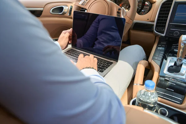 Cropped Photo Man Seated Steering Wheel Automobile Working Laptop — Stok fotoğraf