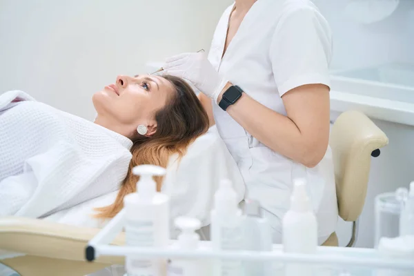 Manual Facial Cleansing Uno Spoon Medical Cosmetology Center — Foto de Stock
