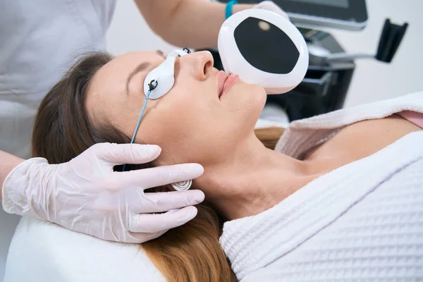 Woman Protective Glasses Lying Procedure Photorejuvenation Skin Face — Foto de Stock
