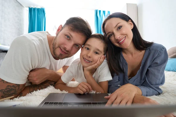 Cute Dad Mom Son Have Family Watching Interesting Movie Laptop — 图库照片