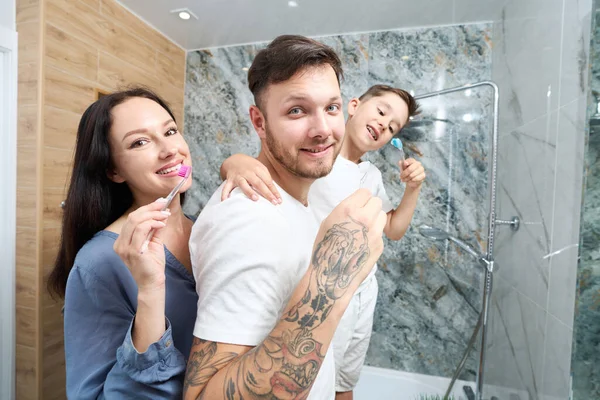Cheerful Friendly Family Three Cheerfully Brushes Teeth Toothbrushes Bathroom — Foto de Stock
