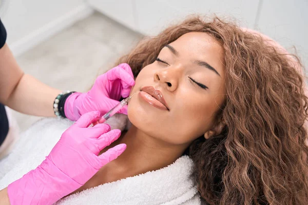 Curly Haired Woman Receives Botulinum Toxin Injections Cosmetology Salon Patient — Stockfoto