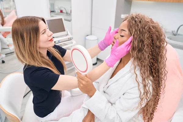 Young Woman Getting Consultation Beautician Aesthetic Medicine Salon — 스톡 사진