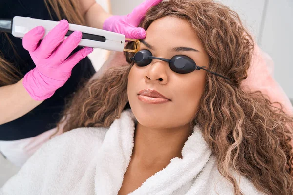 Woman Sitting Couch Wearing Goggles Eyebrow Laser Hair Removal Procedure — Stockfoto