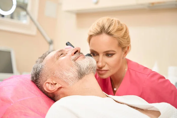 Woman Dermatologist Examines Neck Man Dermatoscope — ストック写真