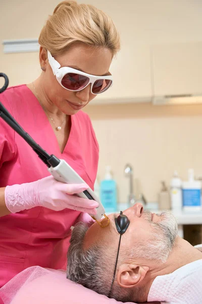 Woman Cosmetologist Glasses Performs Laser Hair Removal Man Patient Lies — ストック写真