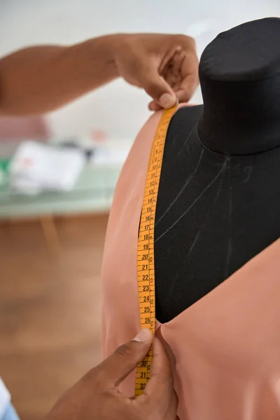 Cropped Head Close Man Hands Using Tape Measurer Fabric Mannequin — Zdjęcie stockowe