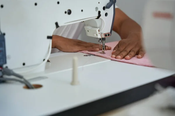 Cropped Head Close Man Hands Holding Fabric While Using Sewing — Foto de Stock