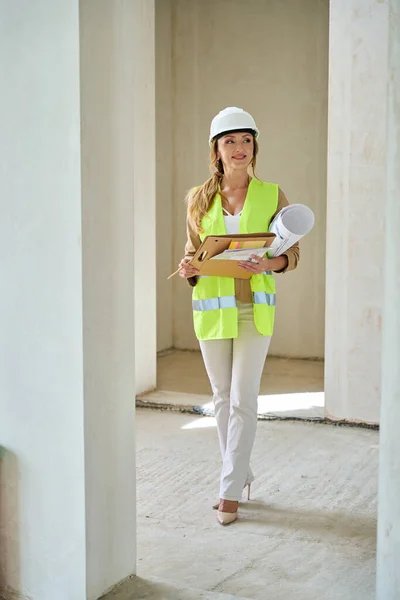 Full Length Photo Real Estate Sales Manager Holding Drawings Houses — Stock fotografie