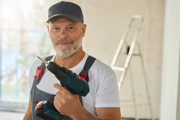 Portrait Smiling Bearded Worker Overalls Drill His Hands Man Construction — ストック写真