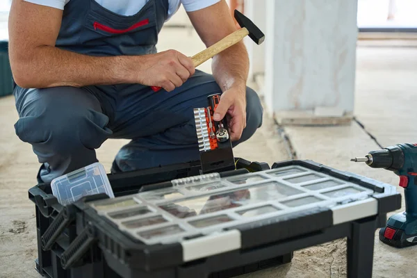 Builder Hammer His Hand Set Auto Tools Sits Front Toolbox — Stock Photo, Image