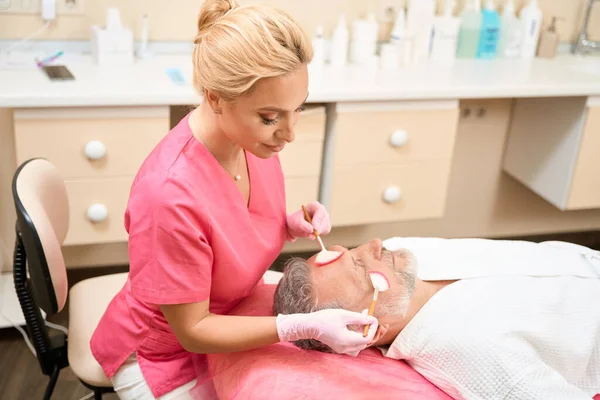 Beautiful Woman Beautician Cleans Skin Man Face Brushes Beauty Salon — Stock fotografie