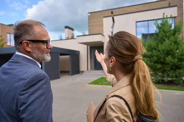 Realtor Shows New House Potential Buyer Suit Glasses Man Looks — Stock fotografie