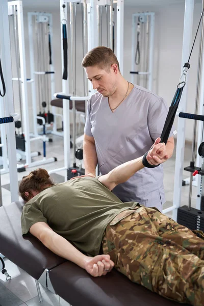 Physiotherapist Training Patient Rehabilitation Physiotherapy Center Military Treatment Limb Injuries — Fotografia de Stock