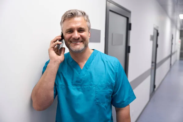 Male Doctor Talking Phone White Wall — Foto Stock