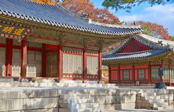 Tradycyjna architektura w changgyeonggung Pałac w Seulu, korea Południowa — Zdjęcie stockowe