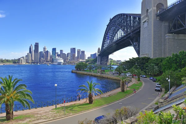 Sydney harbour bridge és a város városkép, sydney, Ausztrália — Stock Fotó