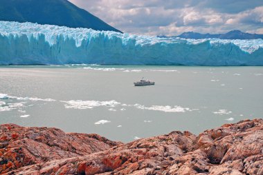 perito moreno Buzulu ve dağ manzarası, Patagonya Arjantin