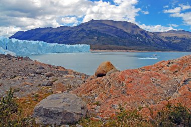 perito moreno Buzulu ve dağ manzarası, Patagonya Arjantin