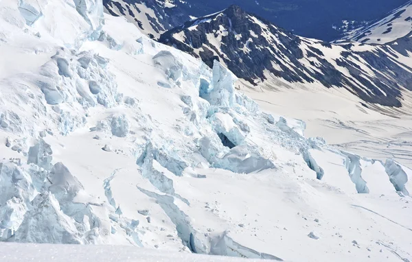 Trhliny na mount rainier, Kaskádové pohoří, stát washington, usa — Stock fotografie