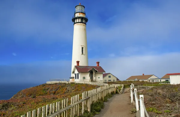 Leuchtturm an der großen Sur-Küste, Kalifornien, USA — Stockfoto
