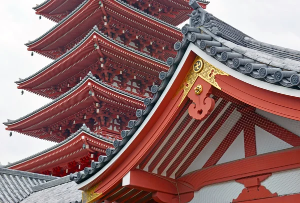 Παραδοσιακή ιαπωνική αρχιτεκτονική στο ναό Σενσότζι στην Ασακούσα, Τόκιο, Ιαπωνία — Φωτογραφία Αρχείου